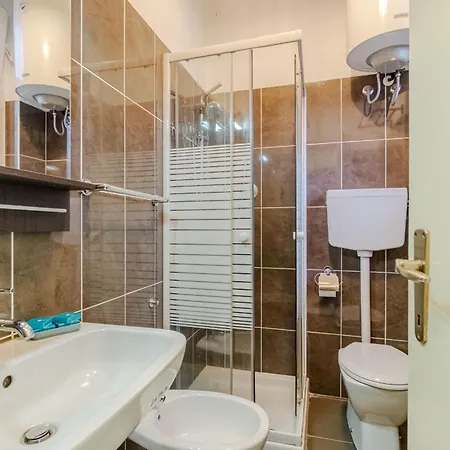 Guesthost - Elegant In S Quadrilatero Lejlighed *